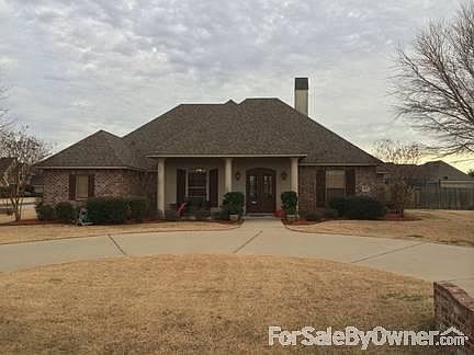 Front entry with U-shaped driveway
