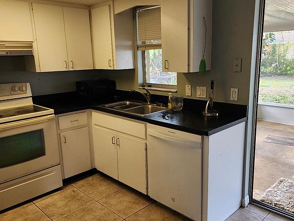 5th image of 2210 Amanda Dr
