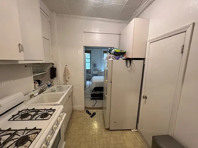 221 E 26th St #3B — Photo 7