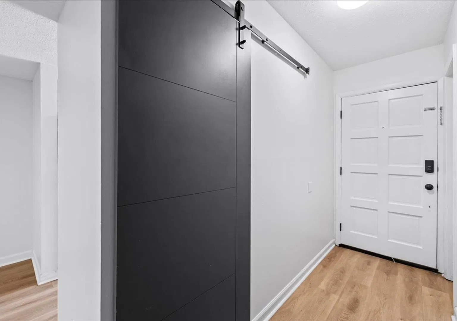 Available Now! 2 Bedroom 2.5 Bath Condo — Photo 4