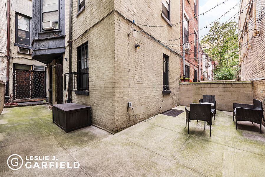 1st image of 46 W 87th St