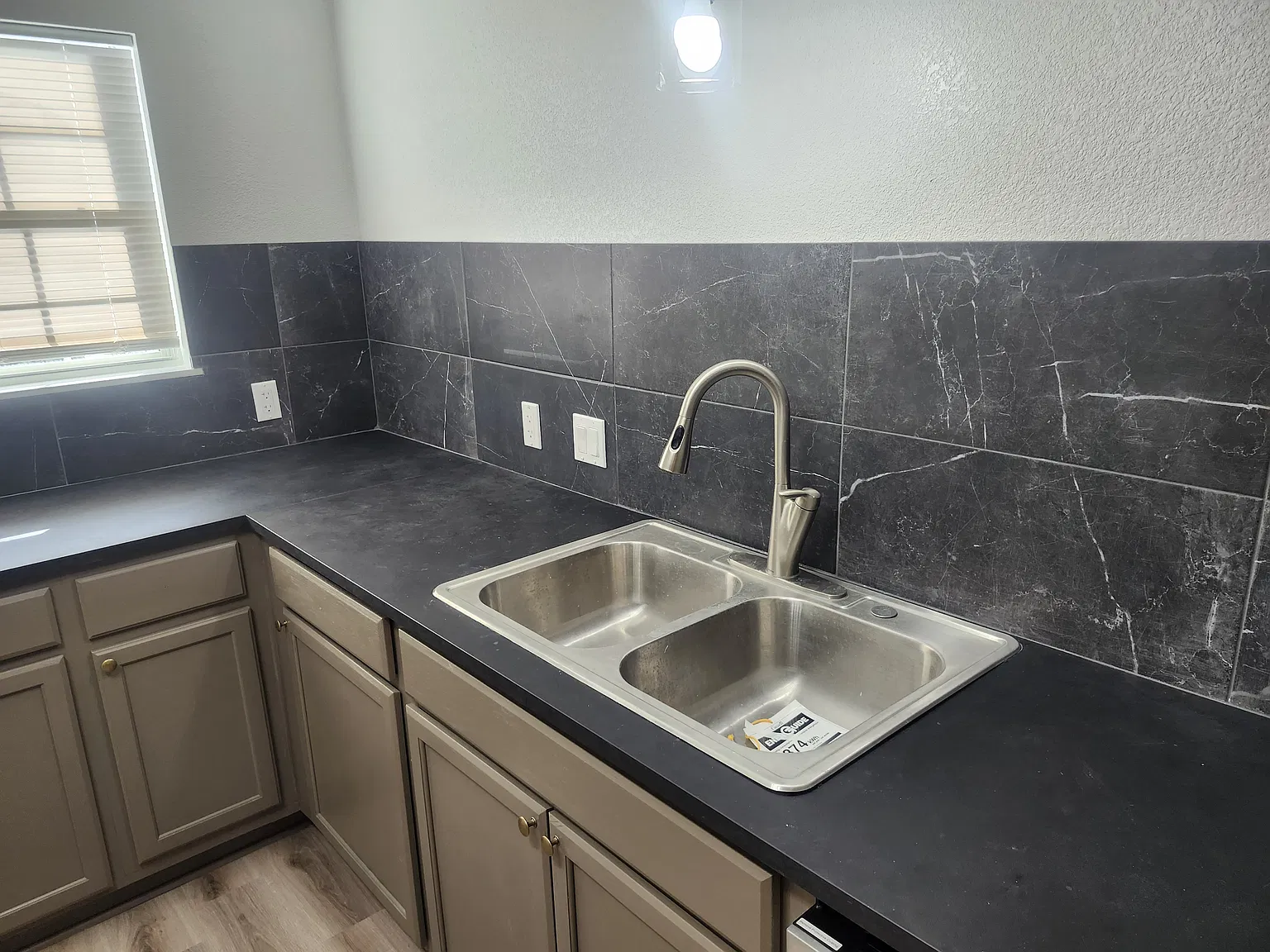 3 bed, 1050 sqft, $950 — Photo 2