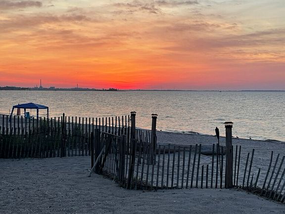 4th image of 655 Fairfield Beach Rd