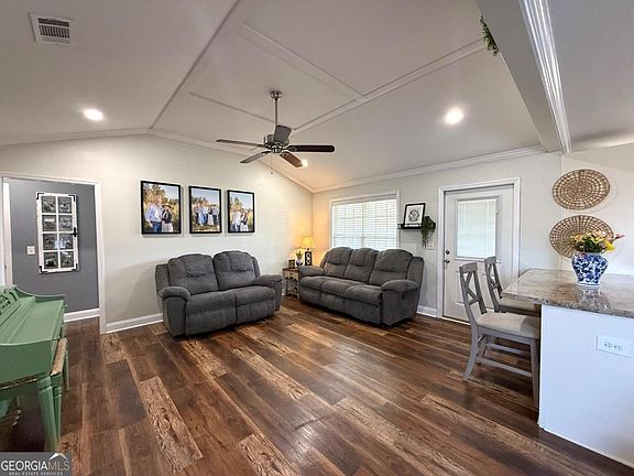 3rd image of 413 Honeysuckle Way