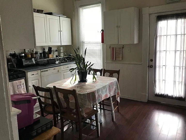 312 S Pine St — Photo 4