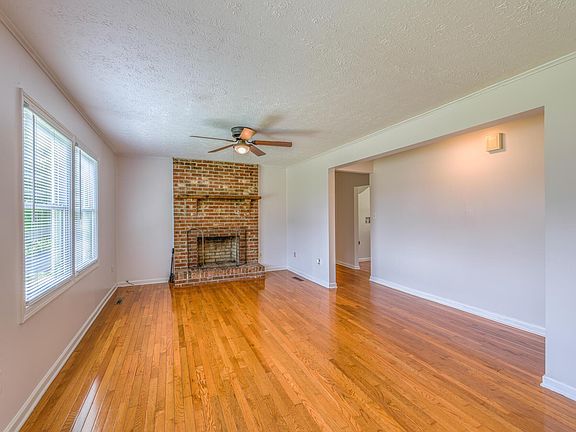 3rd image of 14053 Dennis Dr