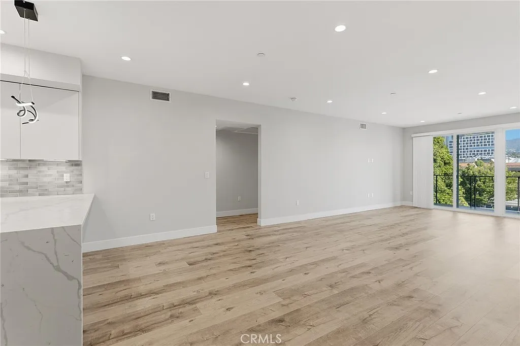 5820 La Mirada Ave — Photo 3