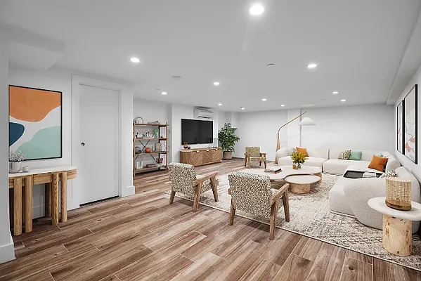 Rented by Loom Capital Group Inc. | media 5