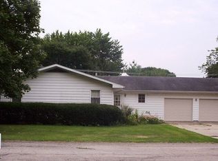 400 E Lincoln St, Seneca, IL 61360