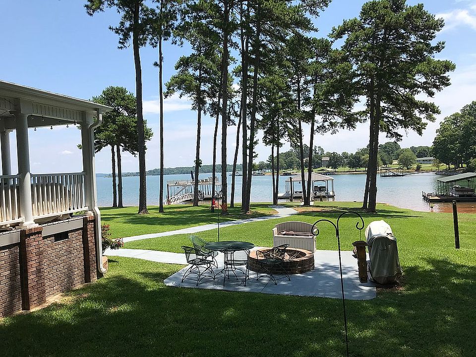 Outdoor fire pit. 