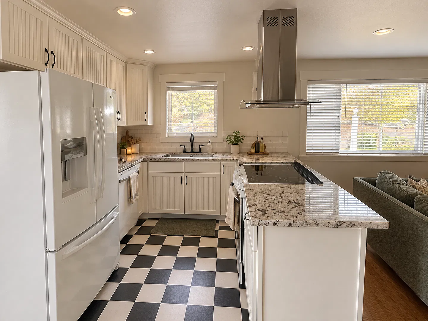Your Perfect Little Home Awaits!! — Photo 3