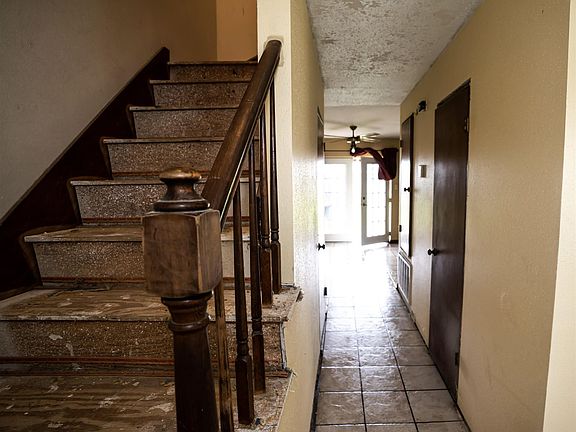 2nd image of 2028 Lafitte Dr