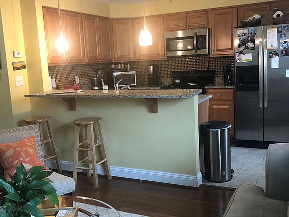4th image of 917 N Barton St APT 1