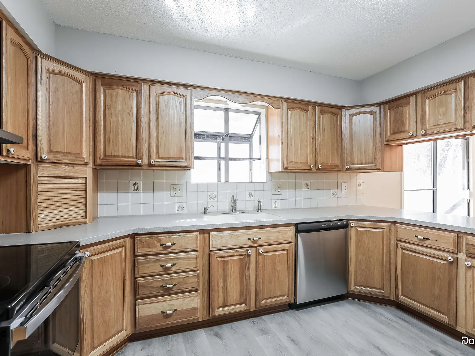 3 bed, 3.0 bath, 1858 sqft, $2,300 — Photo 3