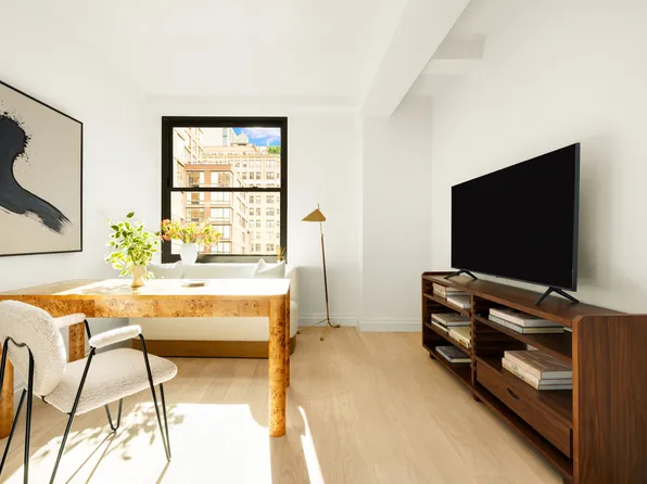 720 West End Avenue image 5 of 24