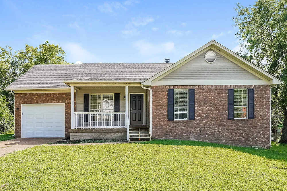 3 bed, 2.0 bath, 1311 sqft, $2,030 — Photo 1