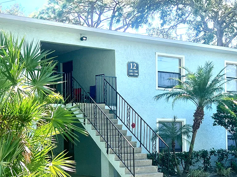 The Apartments at Oak Creek — Photo 4
