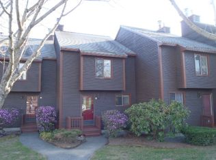 27 Thornhill Rd, Stratham, NH 03885