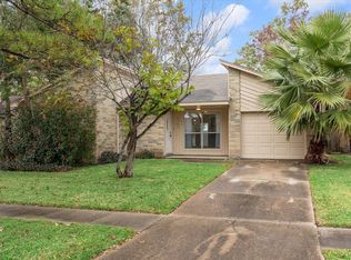 2723 N Brompton Dr, Pearland, TX 77584