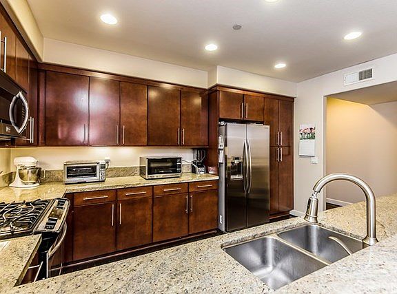 5th image of 14412 Killion St Unit 203