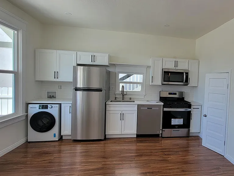 2492 B St #1A — Photo 8