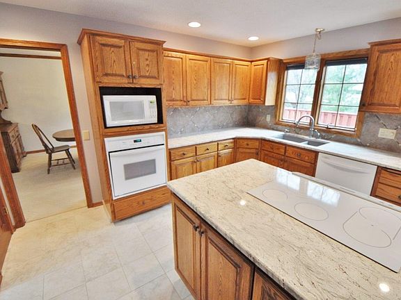 3rd image of 721 Redwood Dr