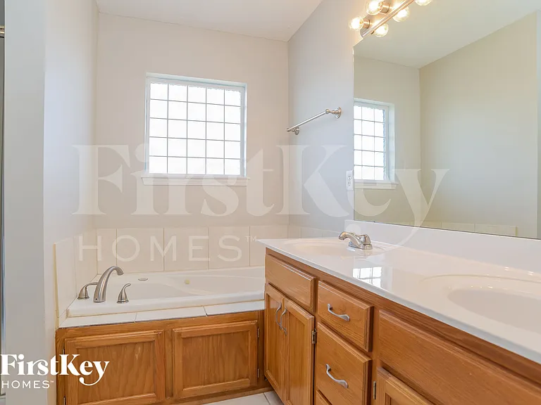 728 Corrington Dr — Photo 10
