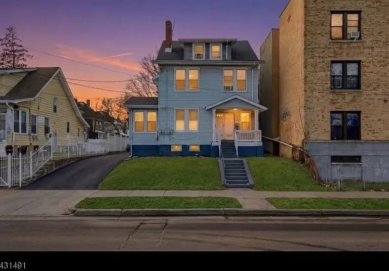 575-577 Sand Ford Ave — Photo 1