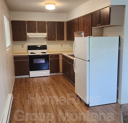 3rd image of 1528 1/2 S Catlin St APT A