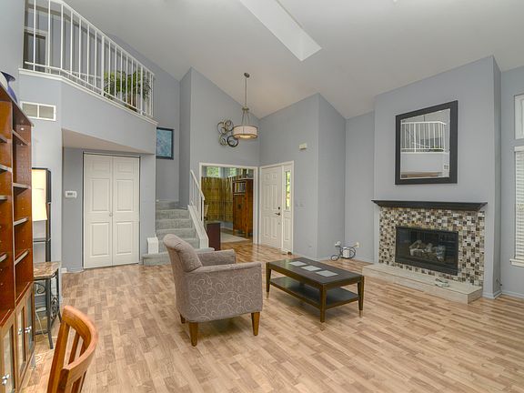 4th image of 1633 Penny Ln