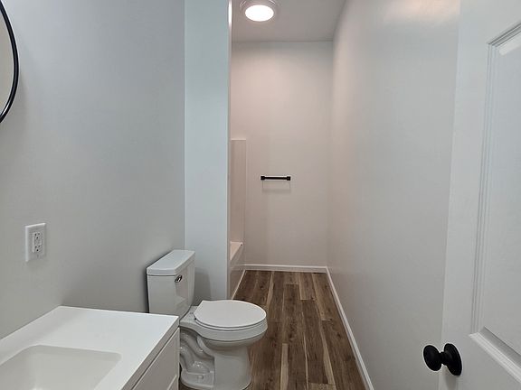 2nd image of 514 Lincoln Way E APT 3