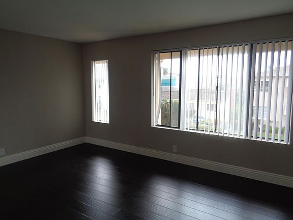2nd image of 221 1/2 Argonne Ave