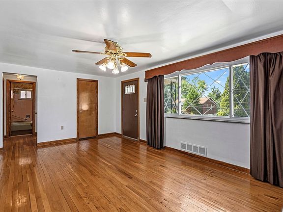 2nd image of 105 Magnolia St