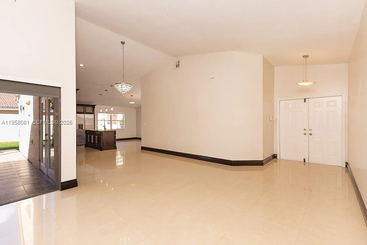 3 bed, 1452 sqft, $4,200 — Photo 4