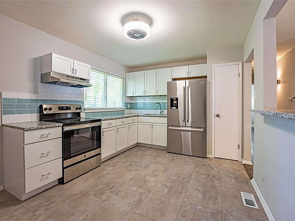 4th image of 3000 Oriental Dr