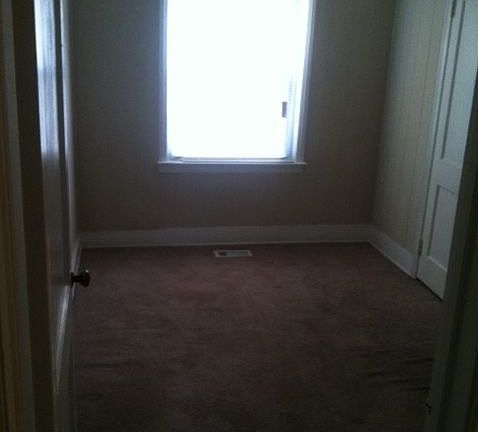 4th image of 257 Charlesworth Ave