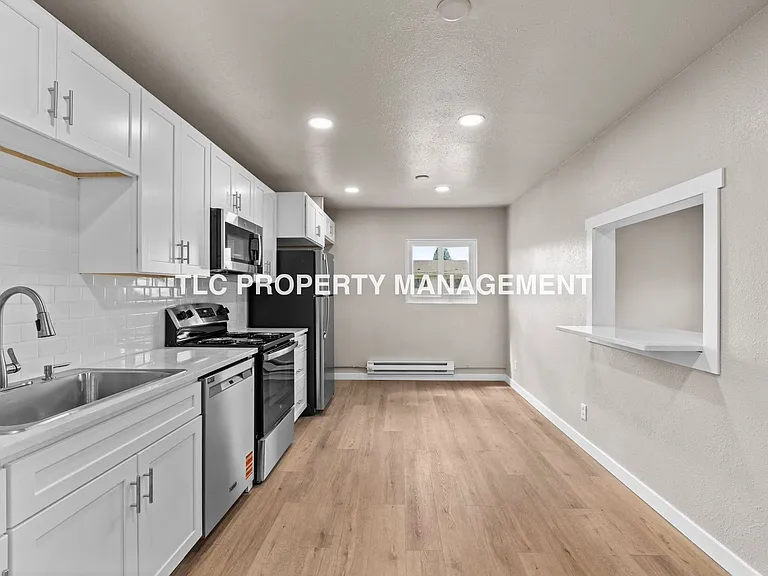 227 S 6th St — Photo 24