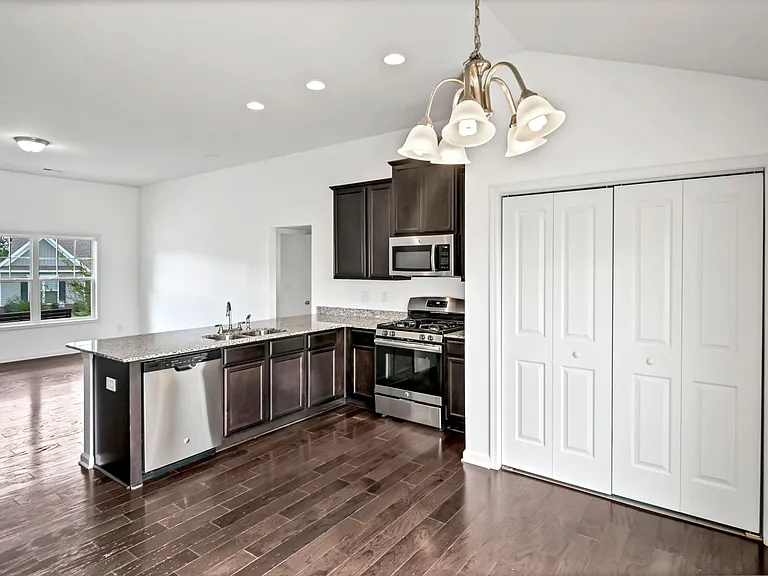 357 Finch Ln — Photo 5