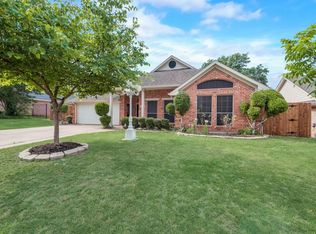 606 Roundabout Dr, Midlothian, TX 76065