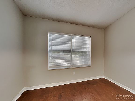 5th image of 9 Wheatfield Dr