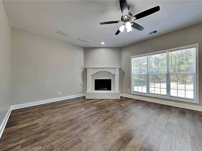 755 Willowwind Dr — Photo 4