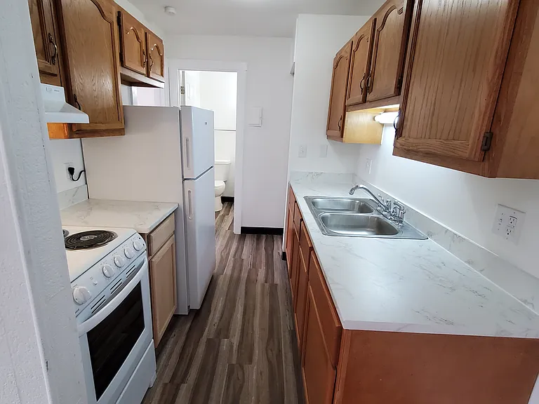 1550 Butterfield Rd — Photo 5