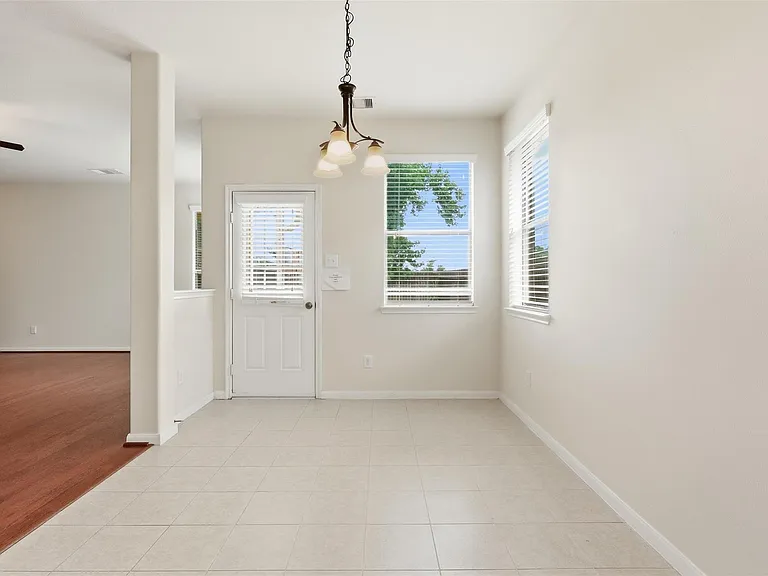 1911 Vale Brook Dr — Photo 8
