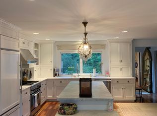 37 Othmar St, Narragansett, RI 02882