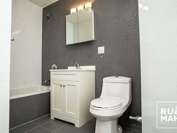 2nd image of 733 Lafayette Ave APT 1