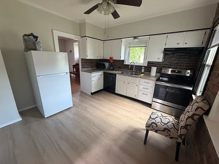 1447 Humbolt Ave — Photo 7