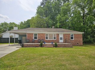 2 Henderson Dr, Goose Creek, SC 29445