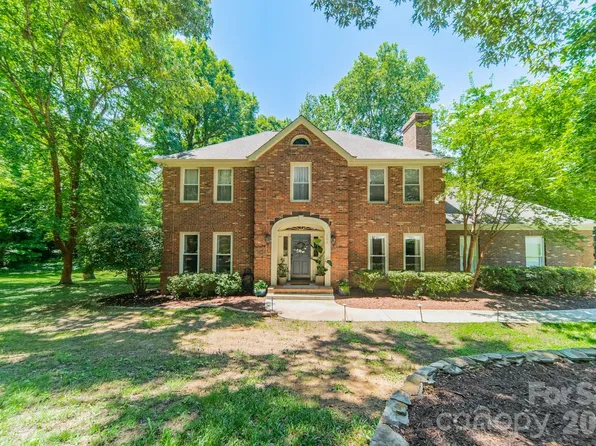 506 Abbotsford Ct, Charlotte, NC 28270