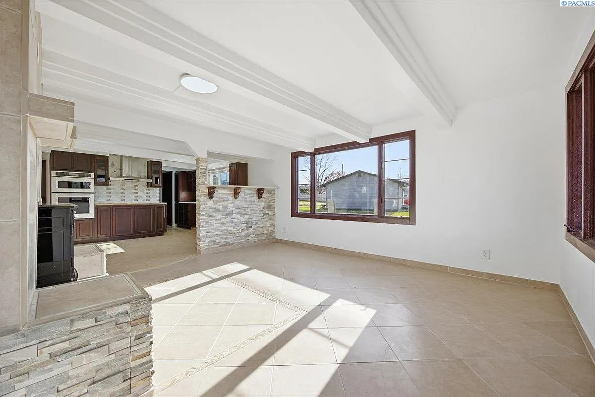 106 Casey Ave photo 1