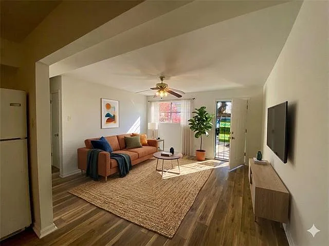 2 bed, 1.0 bath, 875 sqft, $1,100 — Photo 2